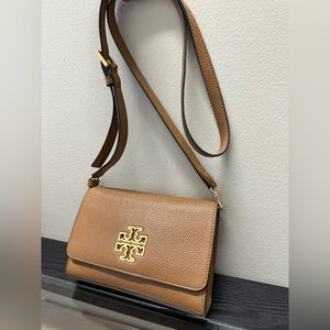 Tory Burch Britten Crossbody Bark in Leather with Gold